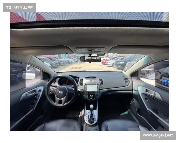 俗称“韩版思域”,落地不足10万,造型犀利,实拍KIA福瑞迪 俗称“韩版思域”,落地不足10万,造型犀利,实拍KIA福瑞迪