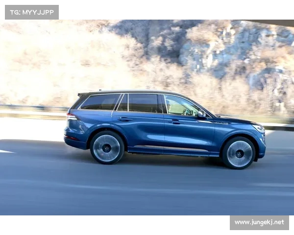 光屏幕就长1米!配3.0T+10AT,试驾体验林肯飞行家 光屏幕就长1米!配3.0T+10AT,试驾体验林肯飞行家